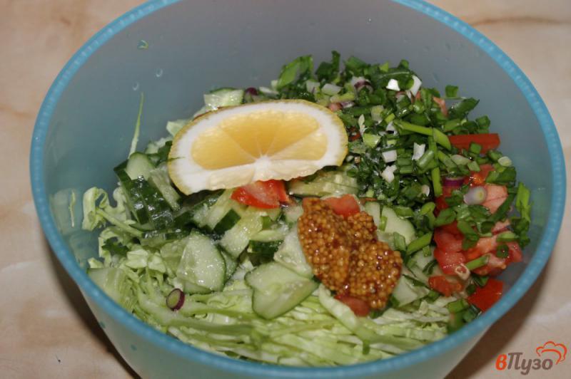 Фото приготовление рецепта: Салат из молодой капусты с огурцом и горчицей в зернах шаг №3