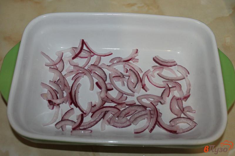 Фото приготовление рецепта: Слоеный салат с курицей грибами и сыром шаг №1