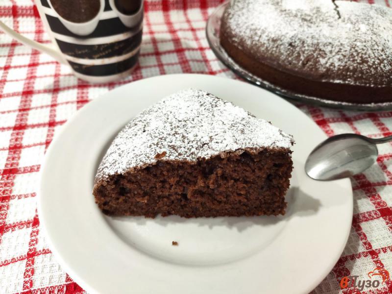 Фото приготовление рецепта: Шоколадный пирог с семолиной шаг №8