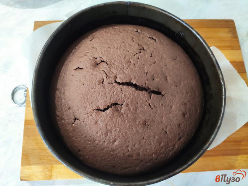 Фото приготовление рецепта: Шоколадный пирог с семолиной шаг №7