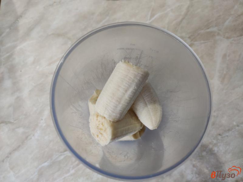 Фото приготовление рецепта: Молочный коктейль с бананом и вишней шаг №1