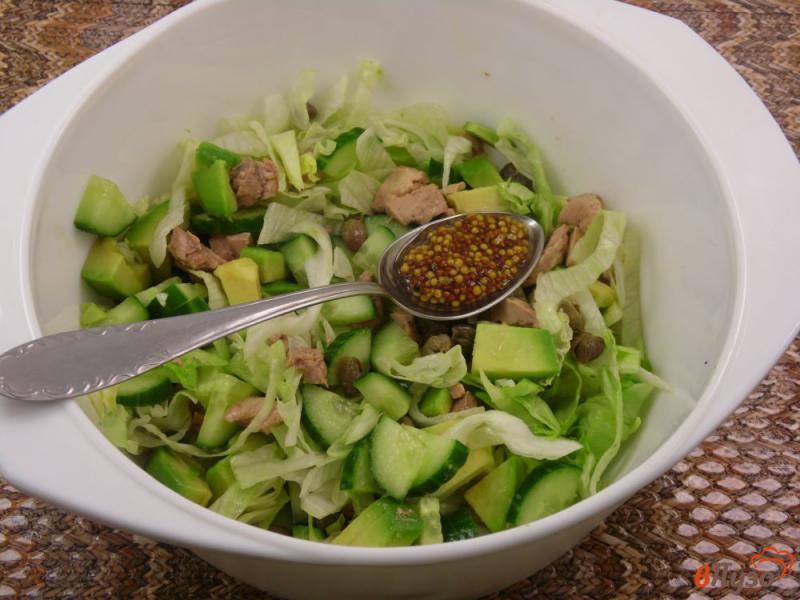 Фото приготовление рецепта: Салат с авокадо и печнью трески шаг №6
