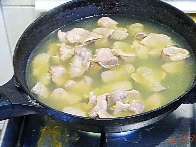 Фото приготовление рецепта: Куриные желудки с макаронами и овощами шаг №1
