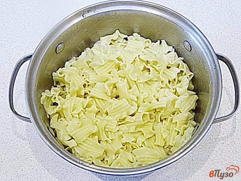 Фото приготовление рецепта: Куриные желудки с макаронами и овощами шаг №4