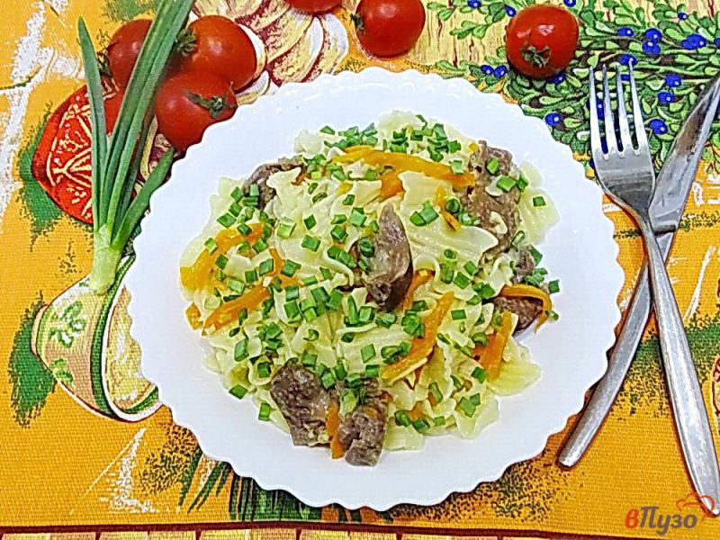 Фото приготовление рецепта: Куриные желудки с макаронами и овощами шаг №8