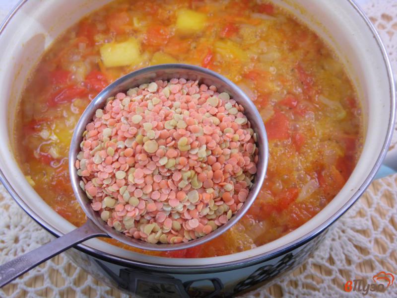 Фото приготовление рецепта: Суп из чечевицы с фасолью и тыквой шаг №5