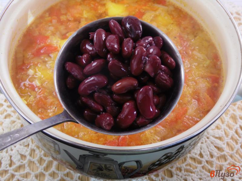 Фото приготовление рецепта: Суп из чечевицы с фасолью и тыквой шаг №6