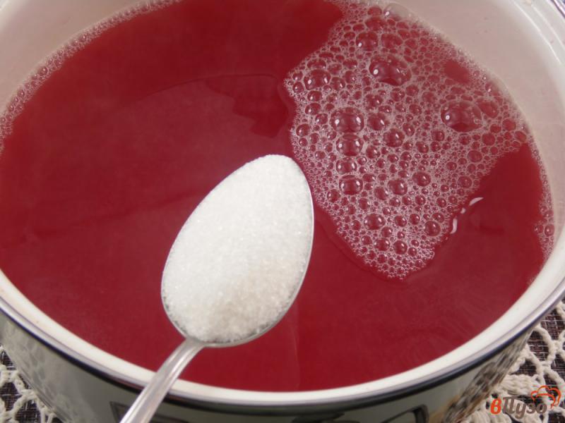 Фото приготовление рецепта: Кисель из замороженной красной смородины и ревеня шаг №4