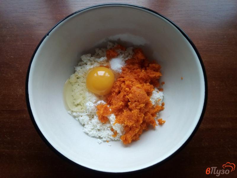 Фото приготовление рецепта: Сырники с морковью шаг №4