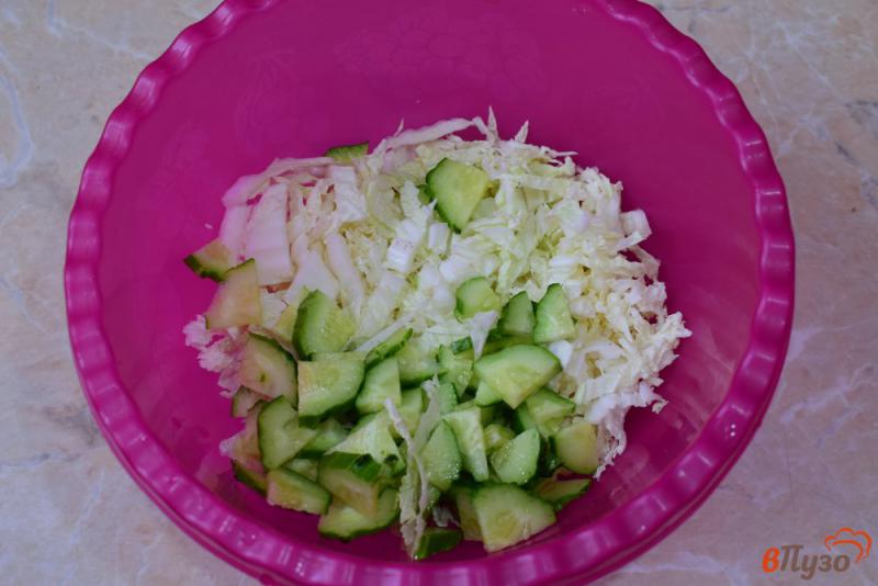Фото приготовление рецепта: Салат с пекинской капустой редисом и болгарским перцем шаг №1