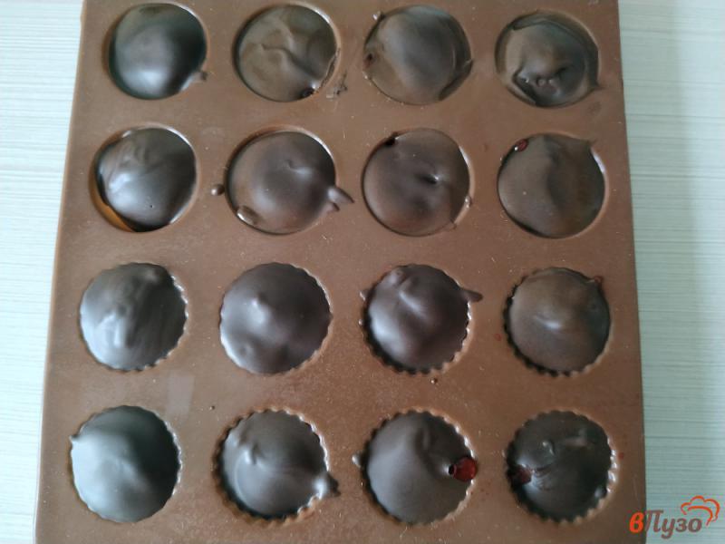 Фото приготовление рецепта: Шоколадные конфеты Пьяная вишня шаг №7
