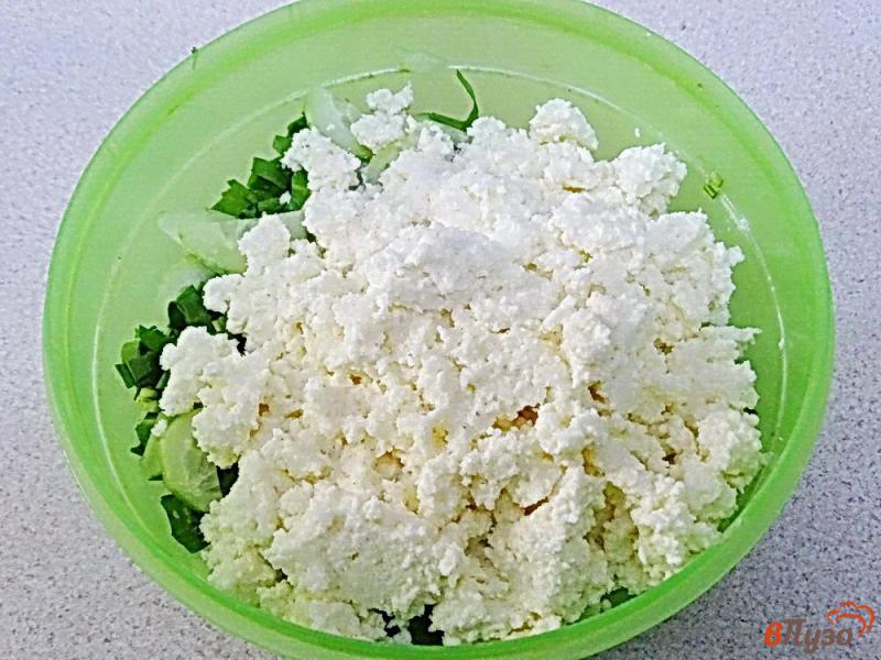 Фото приготовление рецепта: Салат из черемши с творогом шаг №4