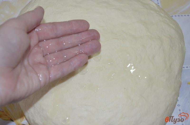 Фото приготовление рецепта: Постное дрожжевое тесто на живых дрожжах для пирогов, пирожков, пиццы шаг №4
