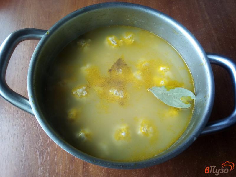 Фото приготовление рецепта: Суп с фрикадельками и чечевицей шаг №7
