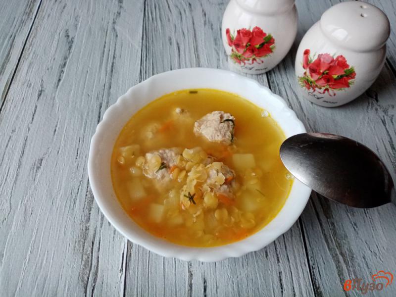 Фото приготовление рецепта: Суп с фрикадельками и чечевицей шаг №8