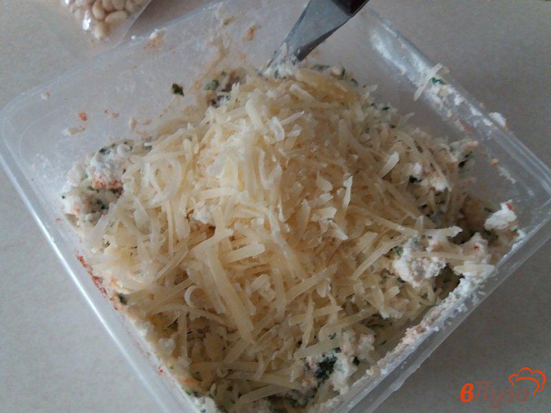 Фото приготовление рецепта: Равиоли со шпинатом сыром рикотта и пармезаном шаг №9