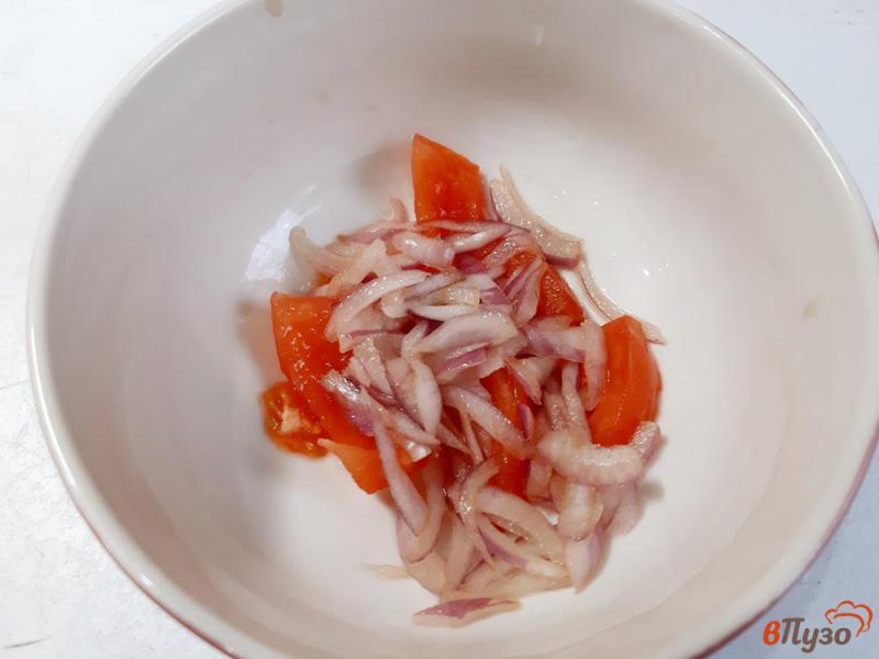 Фото приготовление рецепта: Салат из помидоров с брынзой шаг №3