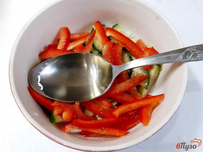 Фото приготовление рецепта: Салат из помидоров с брынзой шаг №7