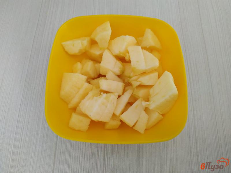 Фото приготовление рецепта: Бисквит с яблоками порционный шаг №3