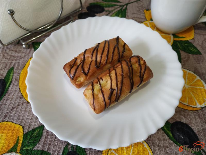 Фото приготовление рецепта: Бисквит с яблоками порционный шаг №8