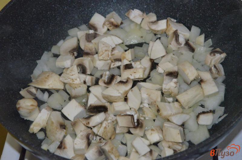 Фото приготовление рецепта: Постный картофель с грибами в подливе шаг №2