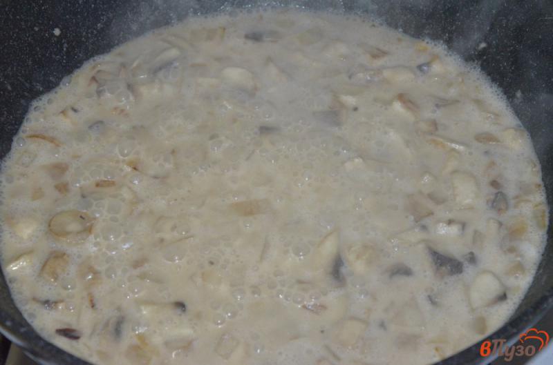 Фото приготовление рецепта: Постный картофель с грибами в подливе шаг №4