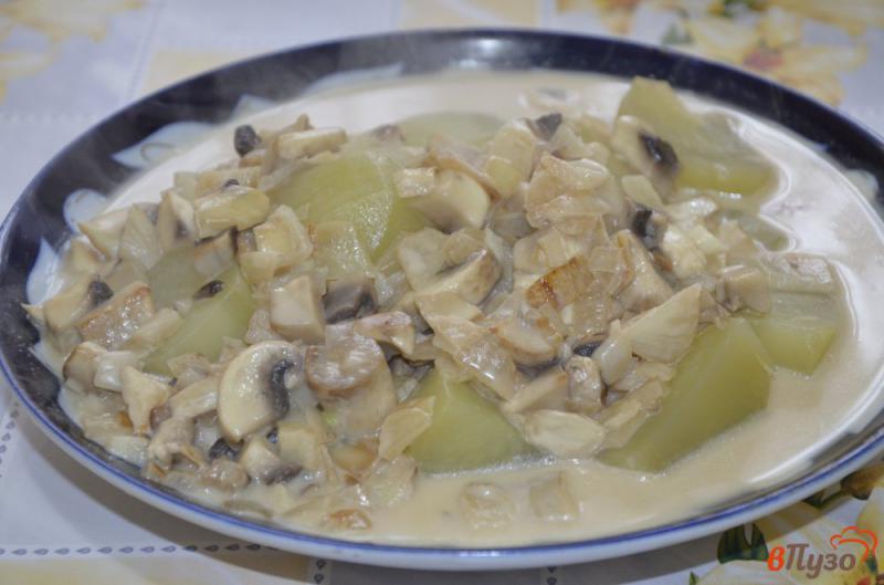 Фото приготовление рецепта: Постный картофель с грибами в подливе шаг №6