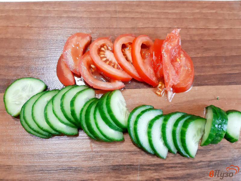 Фото приготовление рецепта: Салат из овощей с фетой шаг №4
