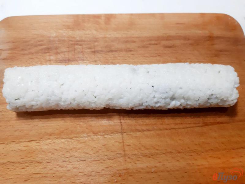 Фото приготовление рецепта: Суши с соленой семгой шаг №7