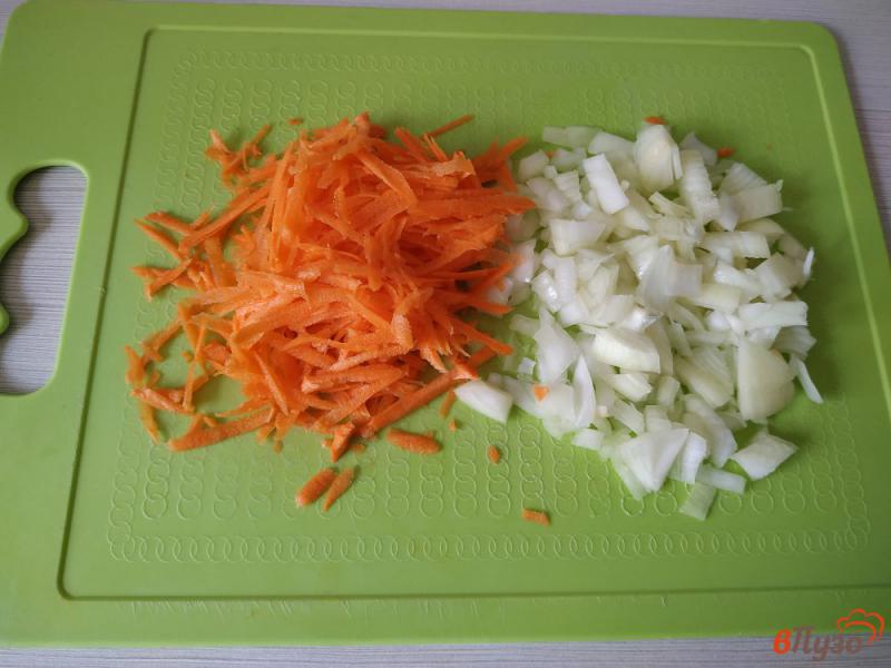 Фото приготовление рецепта: Постный борщ с молодой капустой и фасолью шаг №2