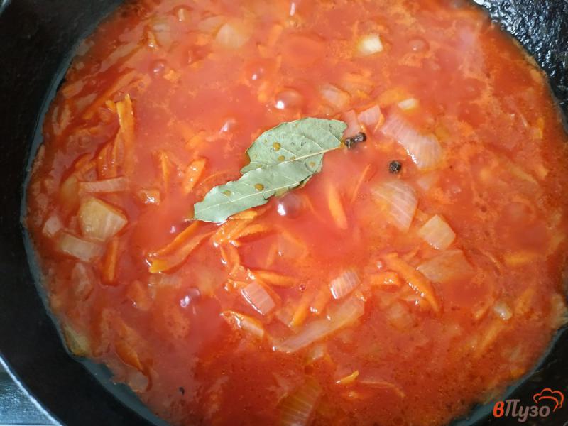 Фото приготовление рецепта: Постный борщ с молодой капустой и фасолью шаг №4