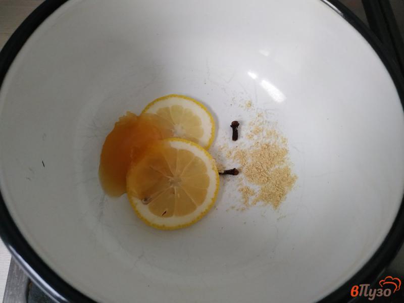 Фото приготовление рецепта: Глинтвейн с лимоном и имбирём шаг №1
