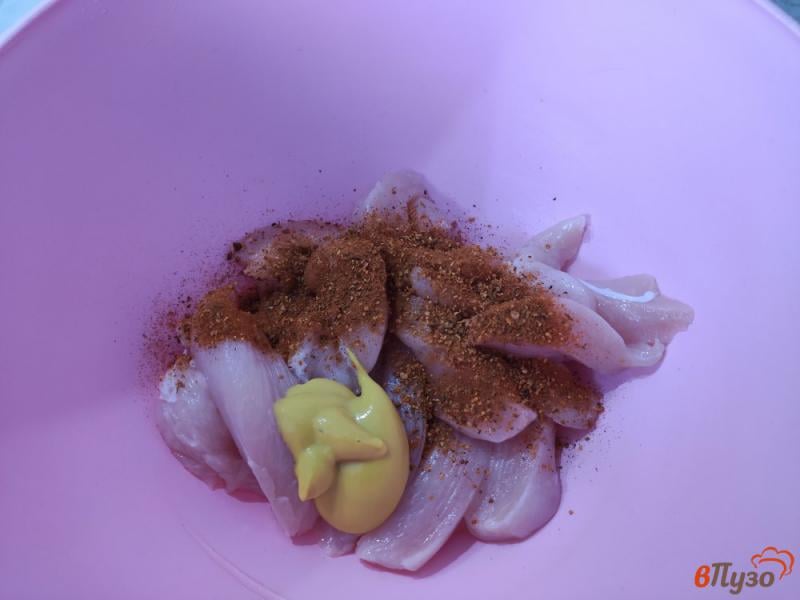 Фото приготовление рецепта: Куриное филе в панировки из клетчатки шаг №2
