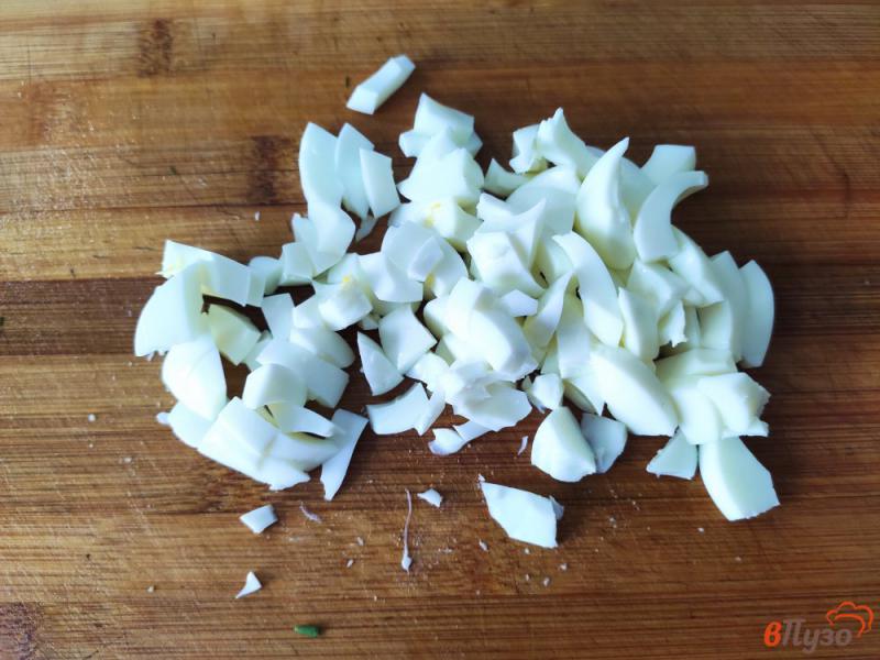 Фото приготовление рецепта: Салат из редиски со сметаной шаг №3
