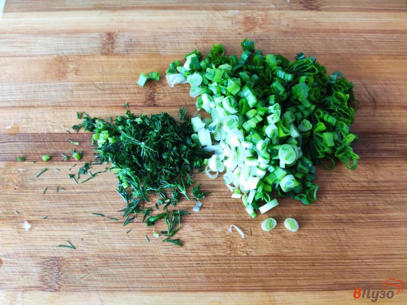 Фото приготовление рецепта: Салат из редиски со сметаной шаг №2