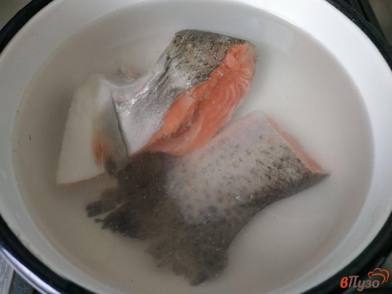 Фото приготовление рецепта: Слойки с красной рыбой шаг №1