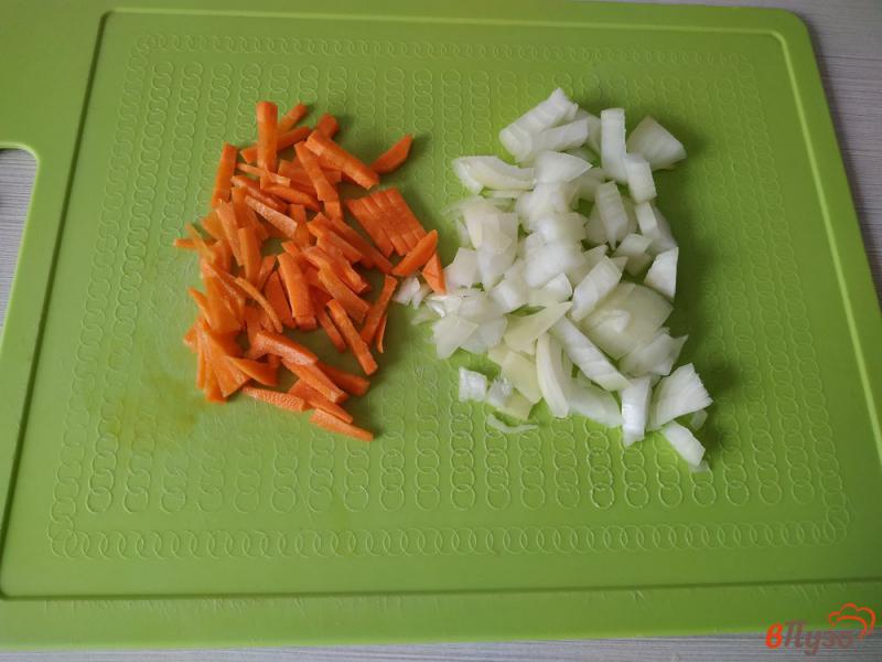 Фото приготовление рецепта: Картофельный суп на рыбном бульоне шаг №2
