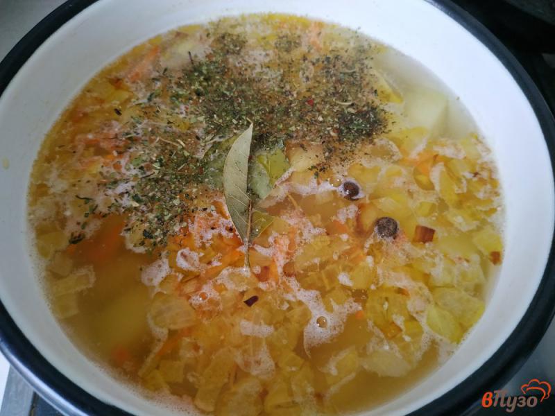 Фото приготовление рецепта: Картофельный суп на рыбном бульоне шаг №5