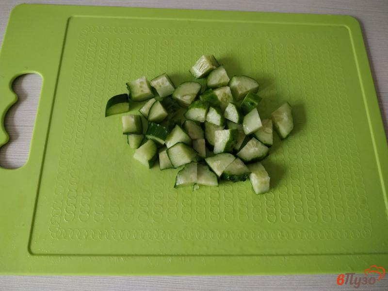 Фото приготовление рецепта: Овощной салат с сыром фета шаг №2