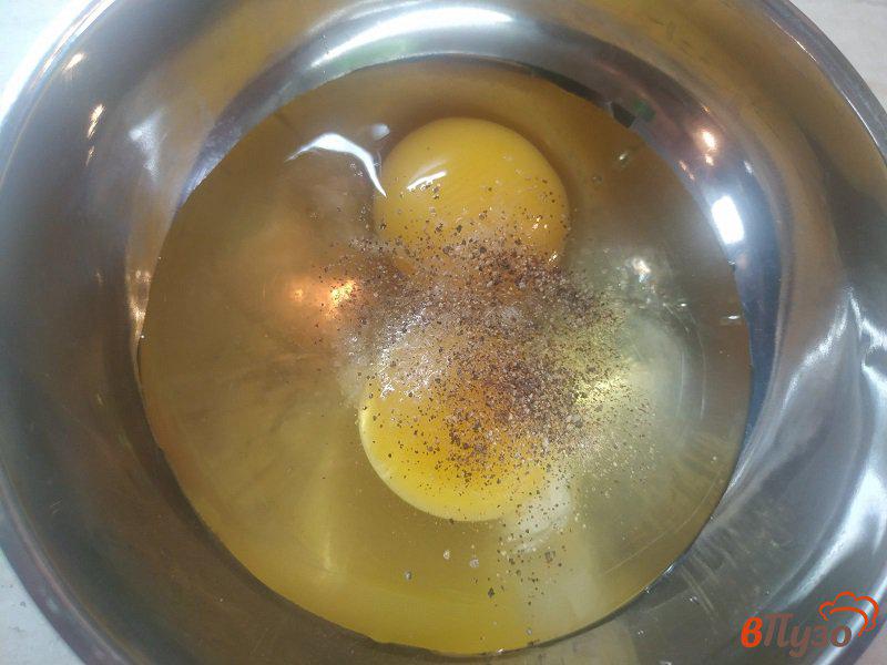 Фото приготовление рецепта: Омлет в лаваше на завтрак шаг №2