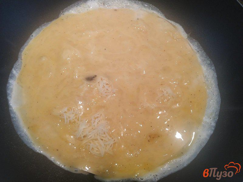 Фото приготовление рецепта: Омлет в лаваше на завтрак шаг №4