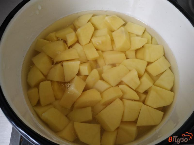 Фото приготовление рецепта: Картошка тушёная с квашеными огурцами шаг №1