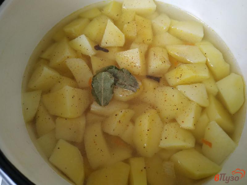Фото приготовление рецепта: Картошка тушёная с квашеными огурцами шаг №6