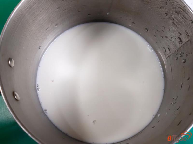 Фото приготовление рецепта: Блинчики на молоке с повидлом шаг №1