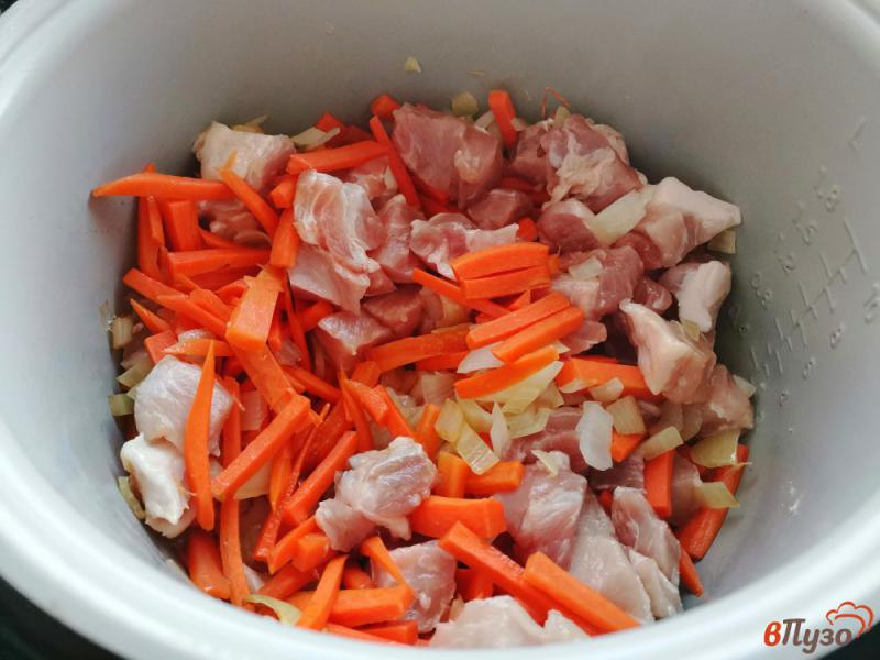 Фото приготовление рецепта: Булгур со свининой и овощами в мультиварке шаг №2