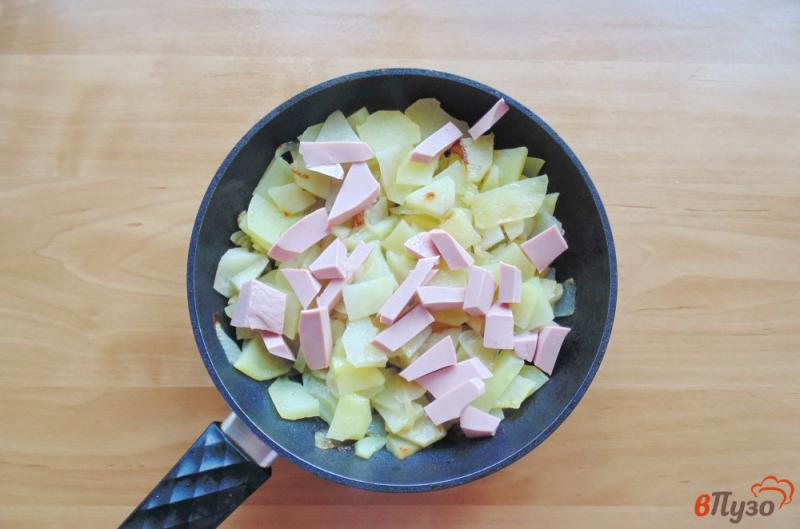 Фото приготовление рецепта: Картофель с яйцами и шпинатом шаг №3