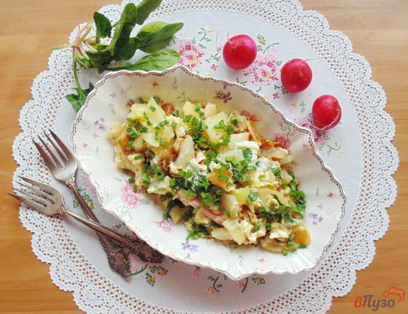 Фото приготовление рецепта: Картофель с яйцами и шпинатом шаг №6
