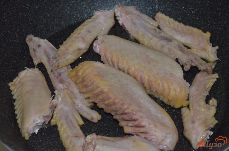 Фото приготовление рецепта: Утиные крылышки в соевом соусе шаг №1