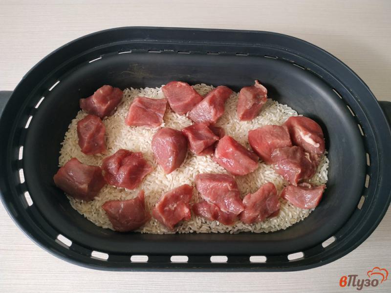 Фото приготовление рецепта: Рис с мясом в пароварке шаг №2