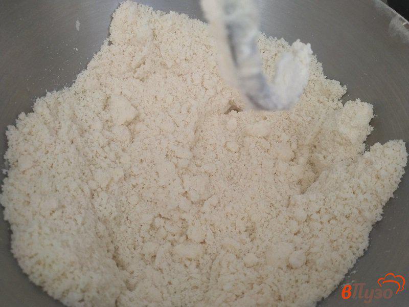 Фото приготовление рецепта: Песочное тесто с миндальной мукой шаг №4